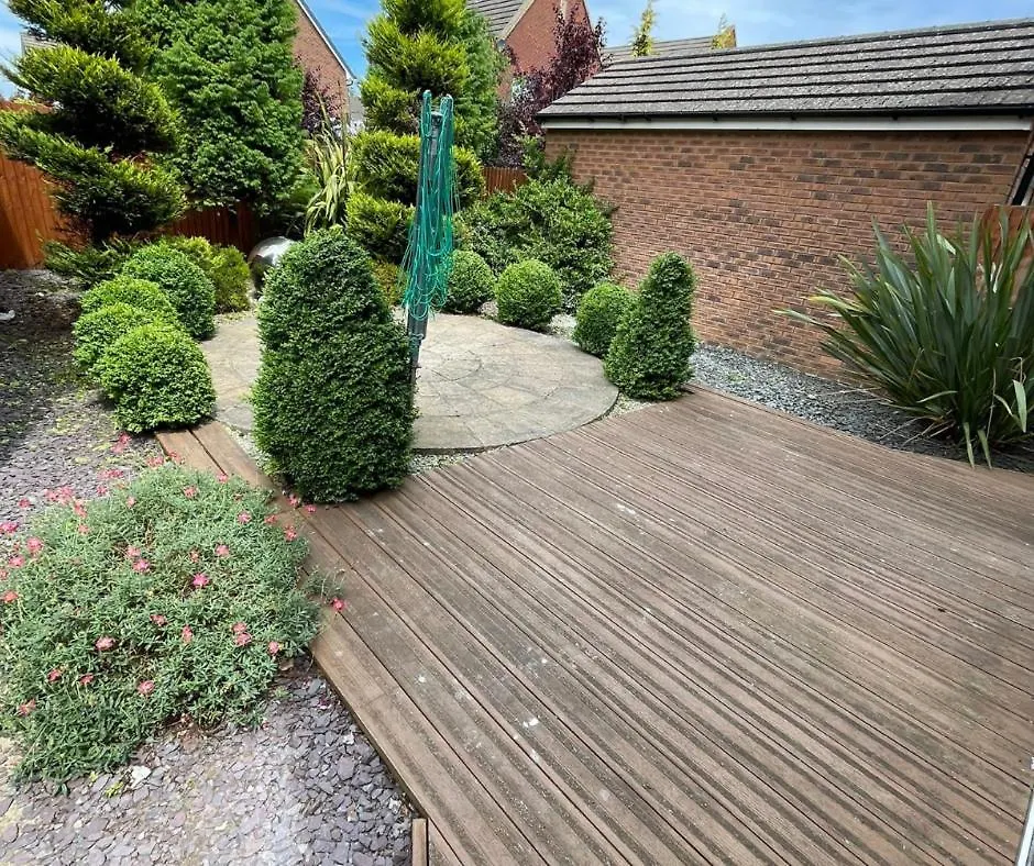 Holiday Home In Cardiff, Sleeps 8